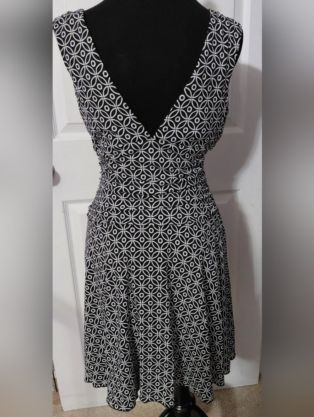 Bwear Black & White Geometric V-Neck Midi Dress